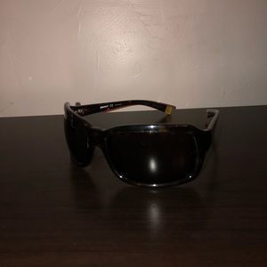 DKNY CHIC VINTAGE SUNGLASSES